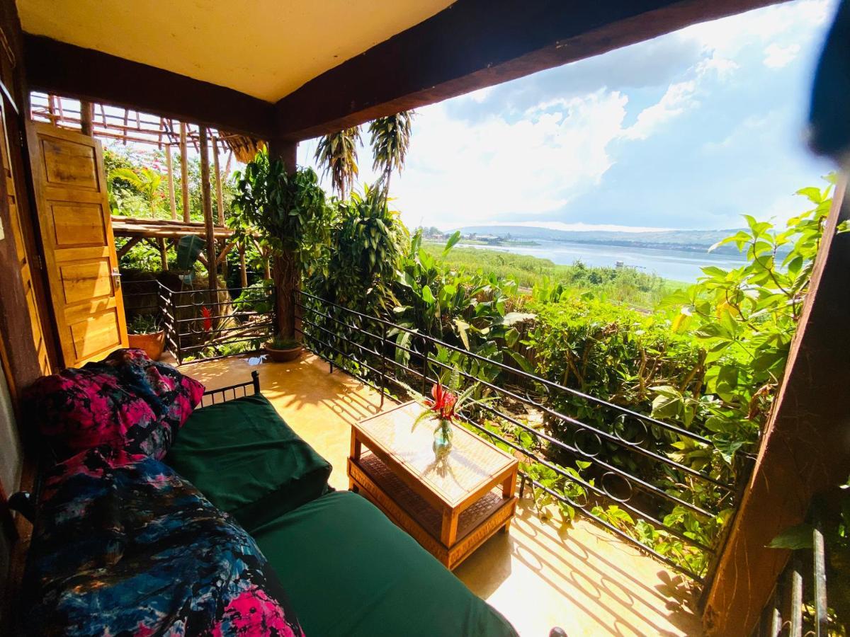 Homeonthenile Lake View Double Jinja Exterior foto